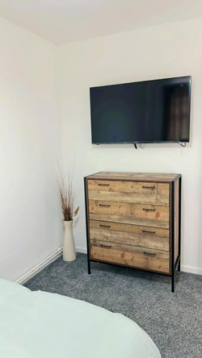 7 Venus Road Room 2